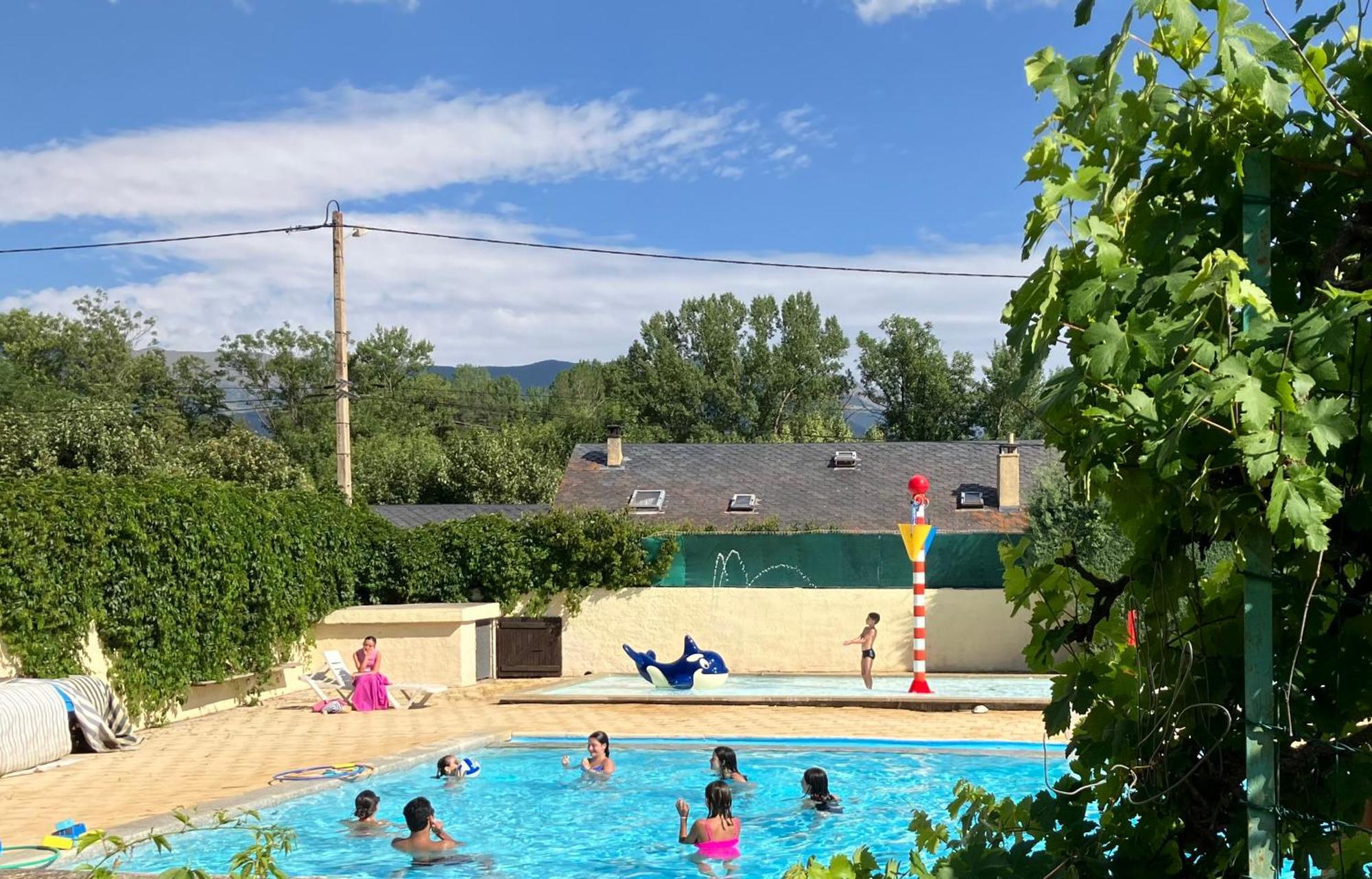 Camping L'Enclave Mobil-Home Estavar Exterior photo