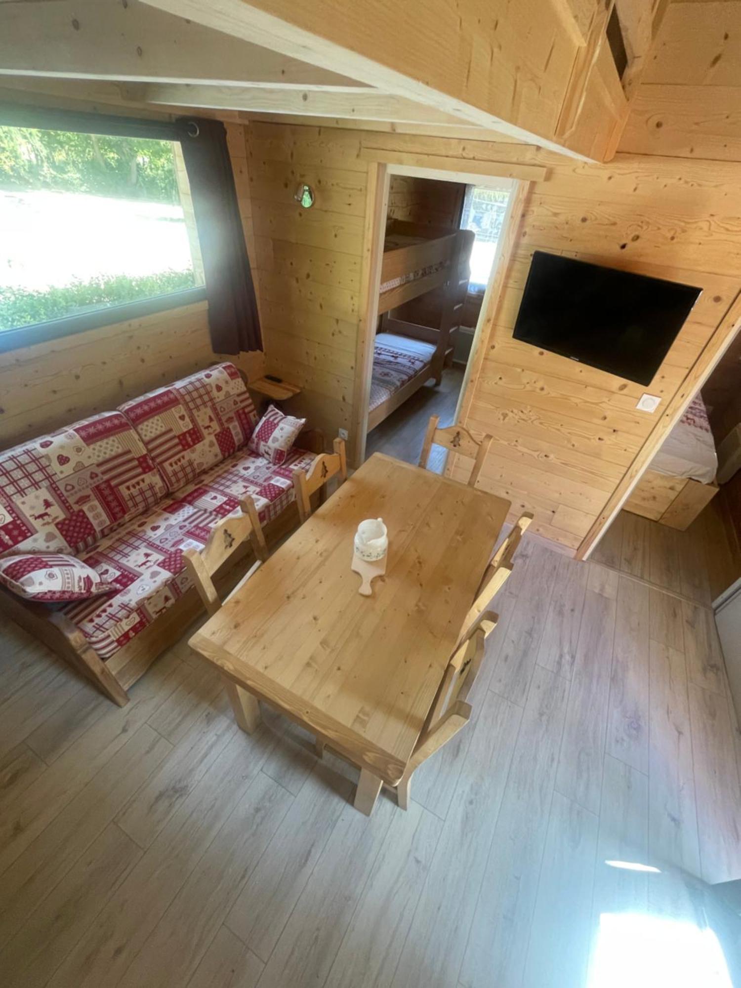 Camping L'Enclave Mobil-Home Estavar Exterior photo