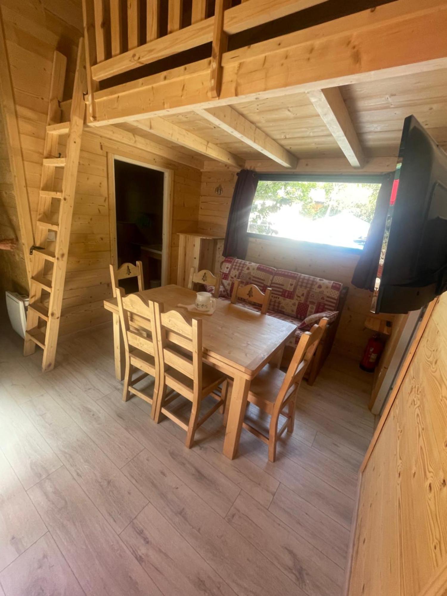 Camping L'Enclave Mobil-Home Estavar Exterior photo