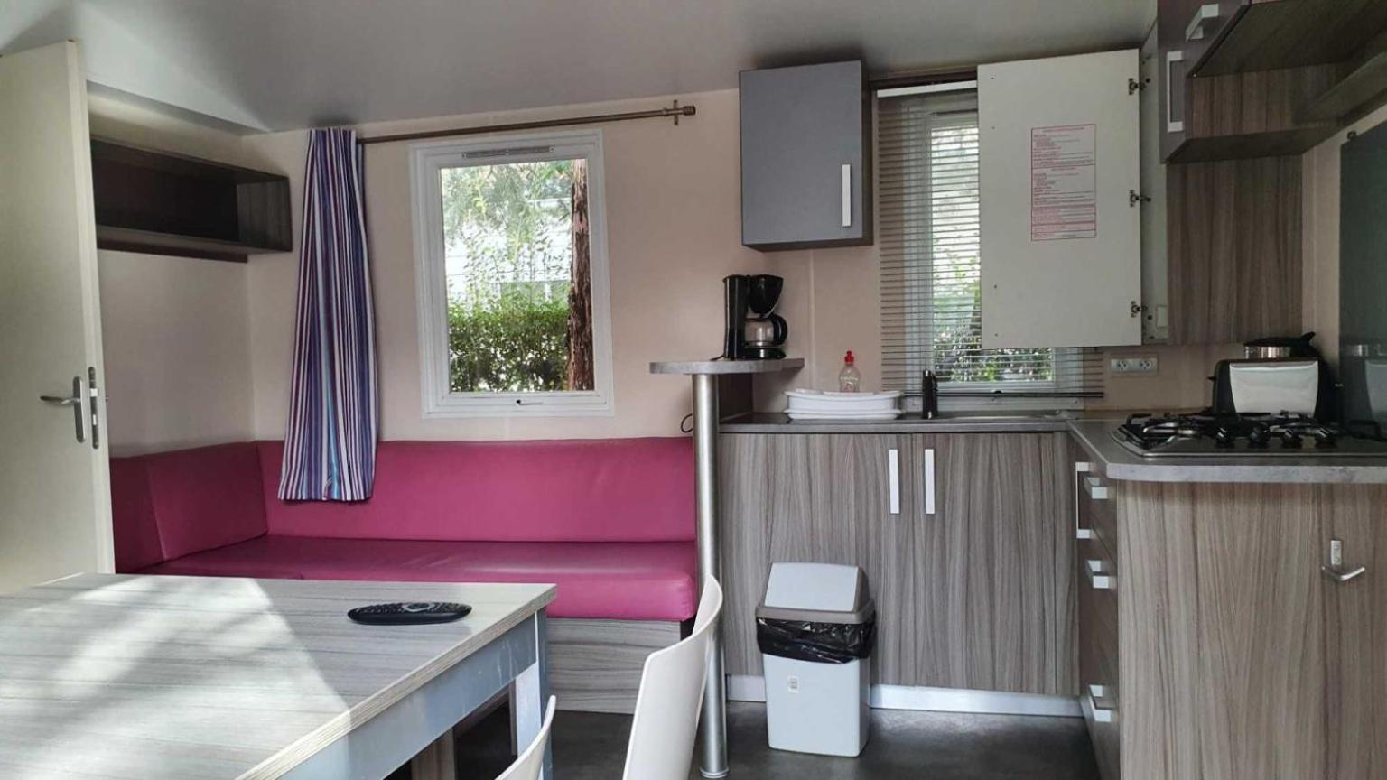 Camping L'Enclave Mobil-Home Estavar Exterior photo