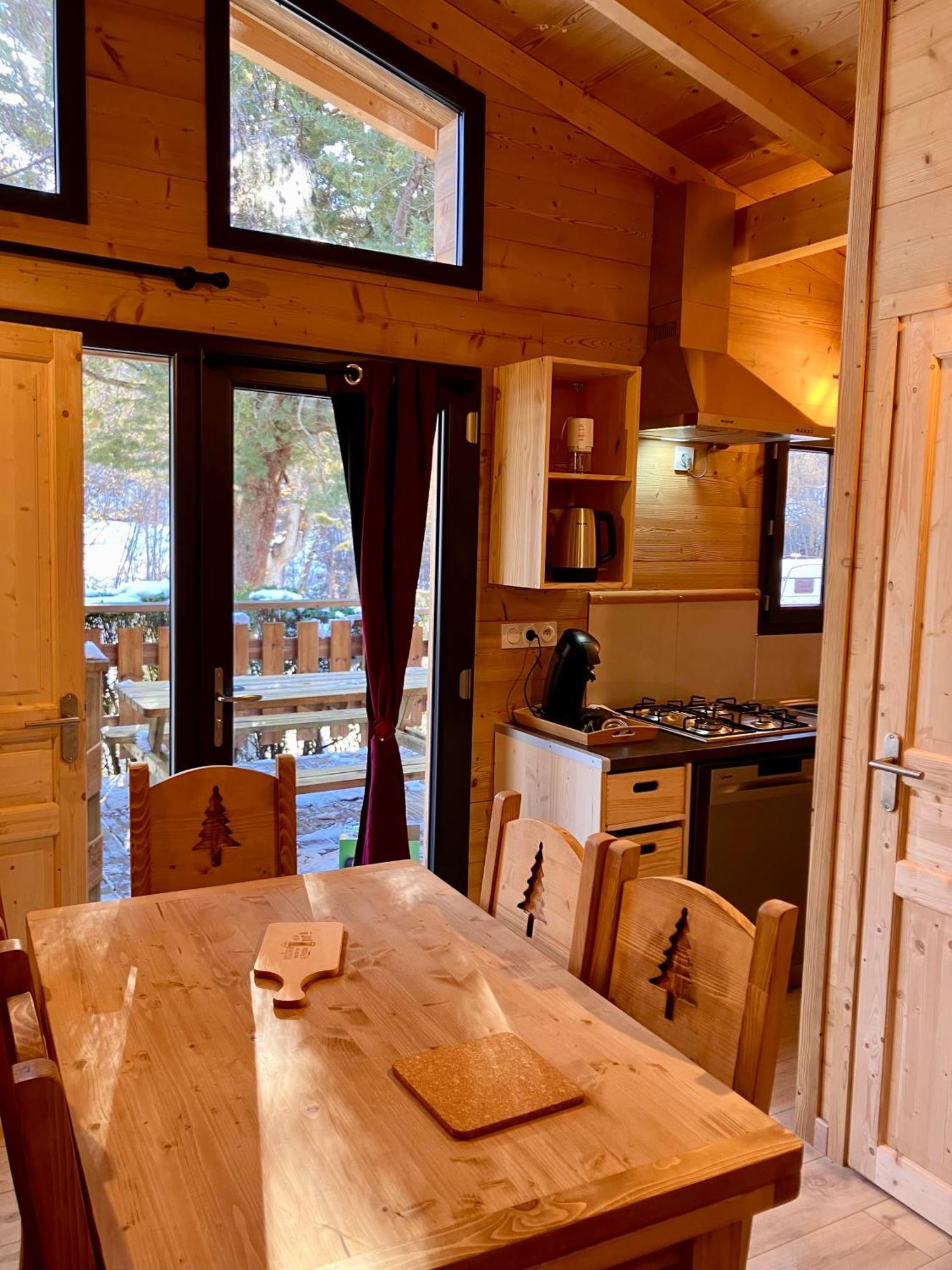 Camping L'Enclave Mobil-Home Estavar Exterior photo