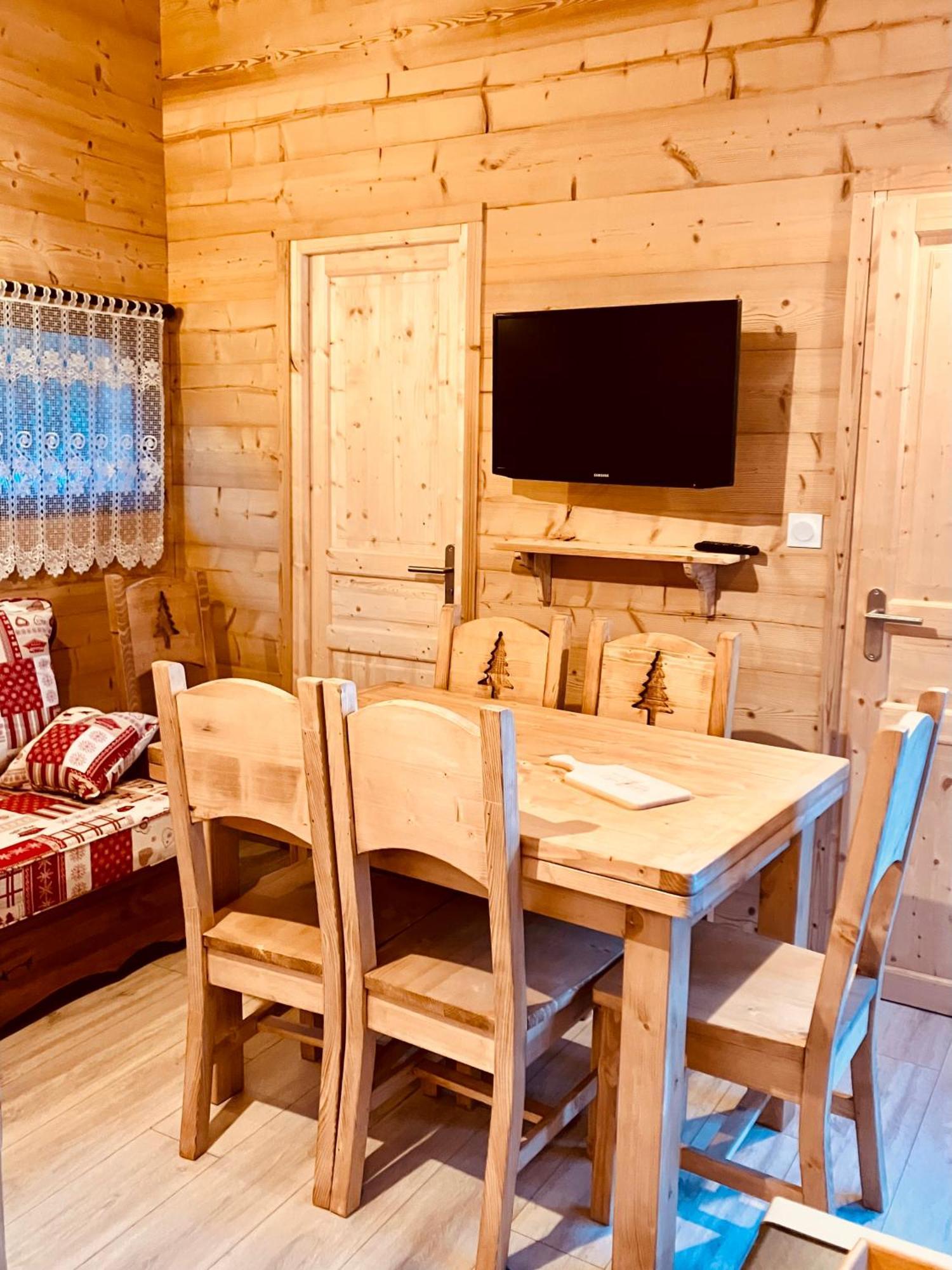Camping L'Enclave Mobil-Home Estavar Exterior photo